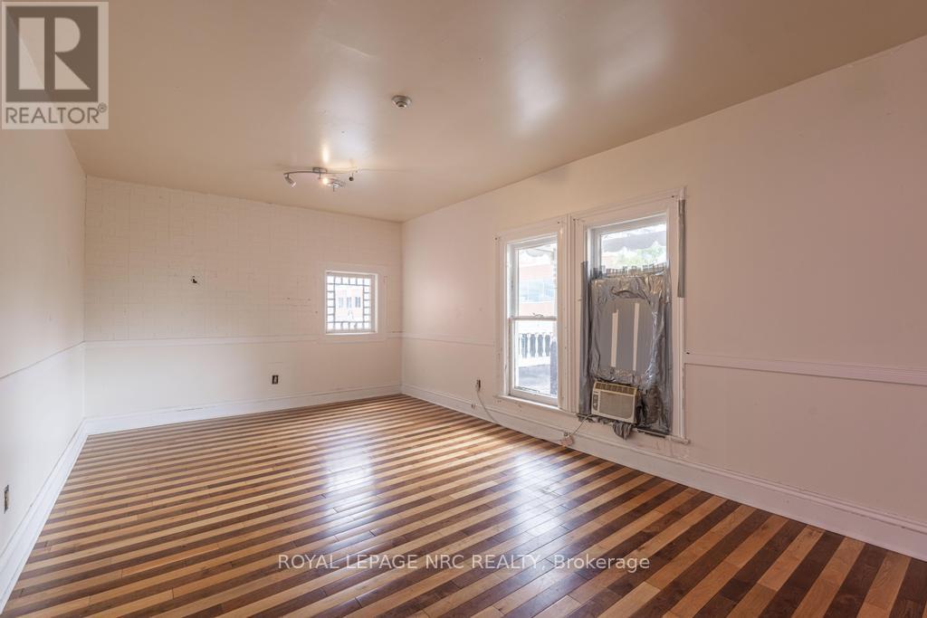 22 Academy Street, St. Catharines (Downtown), Ontario  L2R 4Z6 - Photo 38 - X12855940