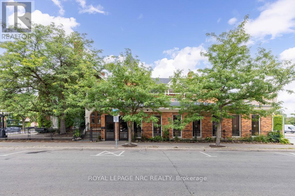 22 Academy Street, St. Catharines (Downtown), Ontario  L2R 4Z6 - Photo 4 - X12855940