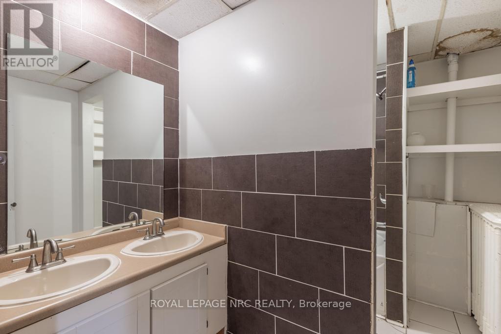 22 Academy Street, St. Catharines (Downtown), Ontario  L2R 4Z6 - Photo 40 - X12855940