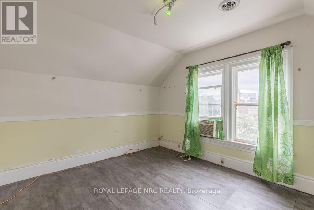 22 Academy Street, St. Catharines (Downtown), Ontario  L2R 4Z6 - Photo 43 - X12855940