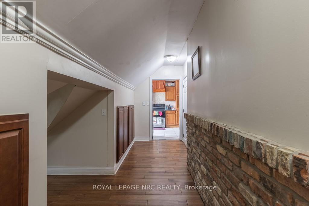 22 Academy Street, St. Catharines (Downtown), Ontario  L2R 4Z6 - Photo 45 - X12855940