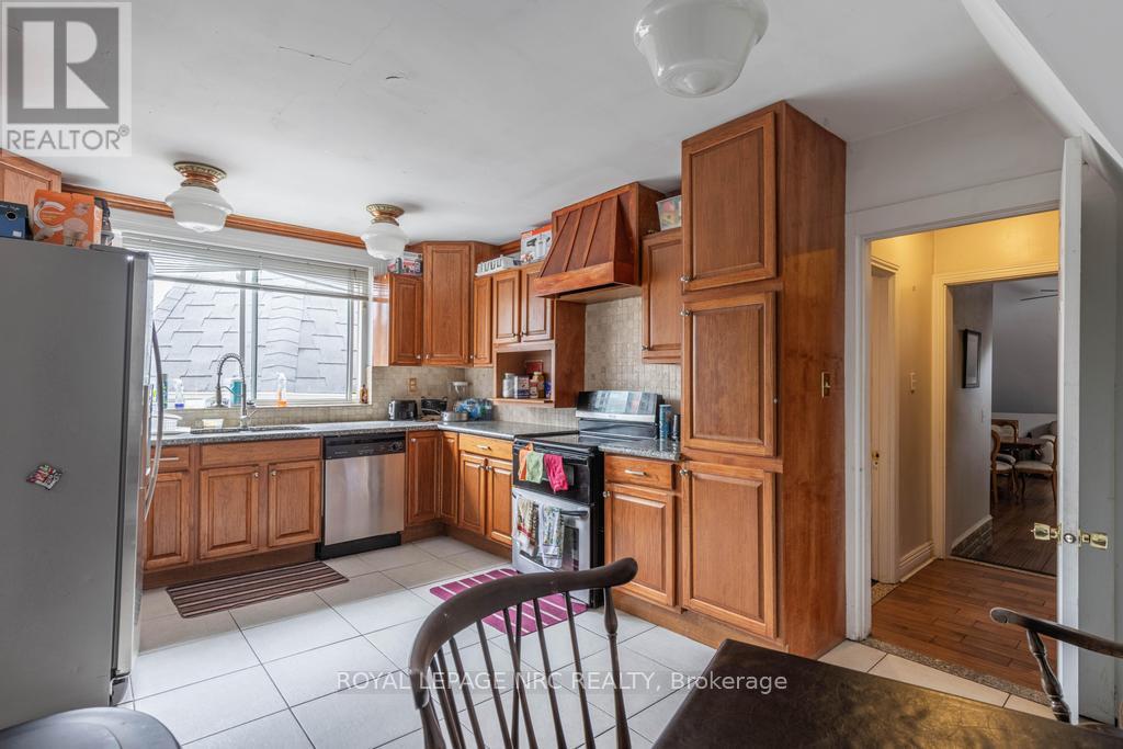 22 Academy Street, St. Catharines (Downtown), Ontario  L2R 4Z6 - Photo 46 - X12855940