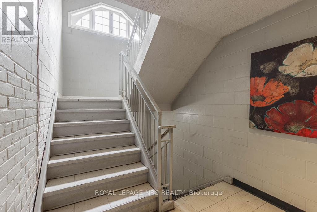 22 Academy Street, St. Catharines (Downtown), Ontario  L2R 4Z6 - Photo 49 - X12855940