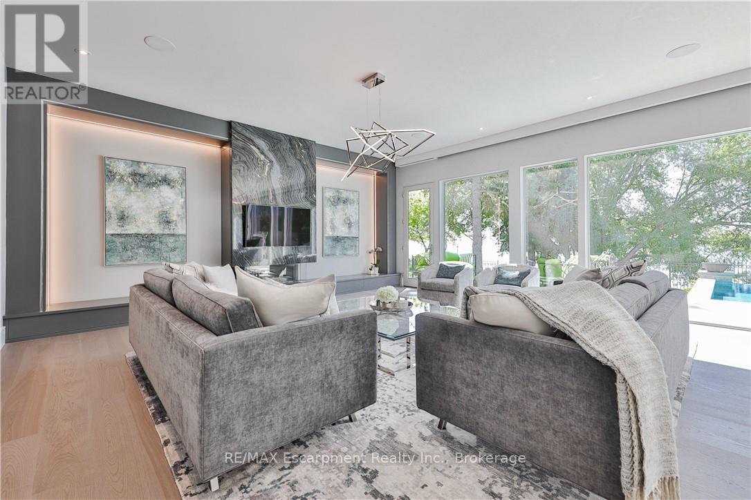 2250 Chancery Lane W, Oakville, Ontario  L6J 6A3 - Photo 14 - W12856044