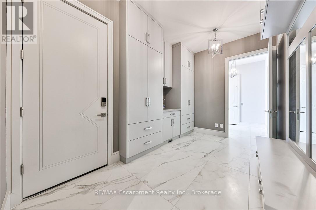 2250 Chancery Lane W, Oakville, Ontario  L6J 6A3 - Photo 16 - W12856044