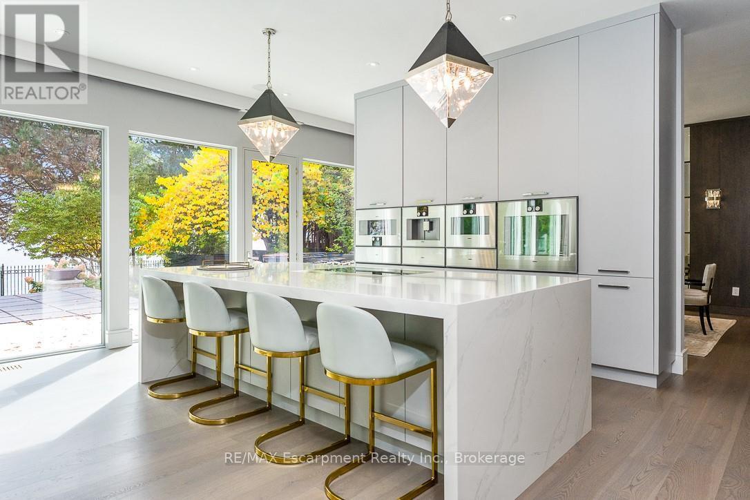 2250 Chancery Lane W, Oakville, Ontario  L6J 6A3 - Photo 9 - W12856044