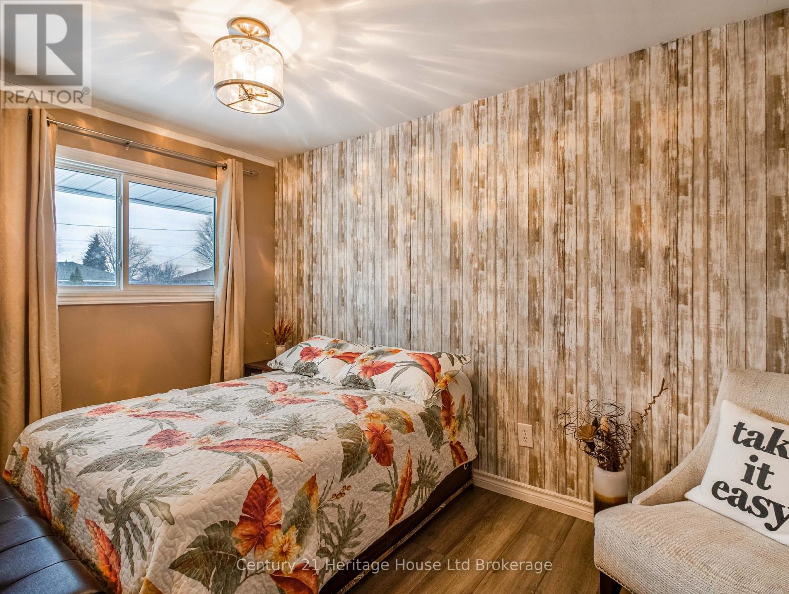 1064 Sovereign Road, Woodstock (Woodstock - North), Ontario  N4S 5P2 - Photo 21 - X12856014