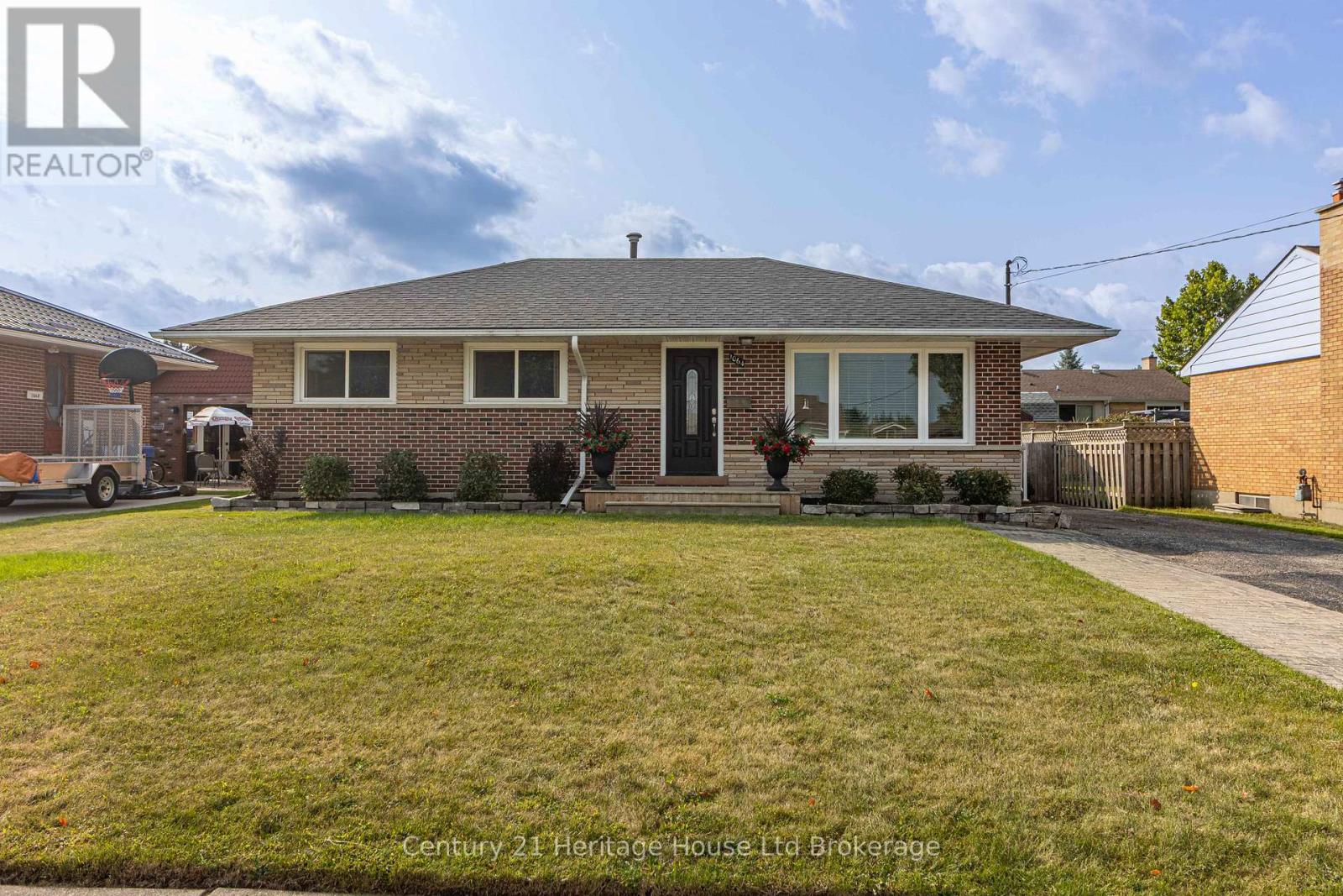 1064 Sovereign Road, Woodstock (Woodstock - North), Ontario  N4S 5P2 - Photo 41 - X12856014