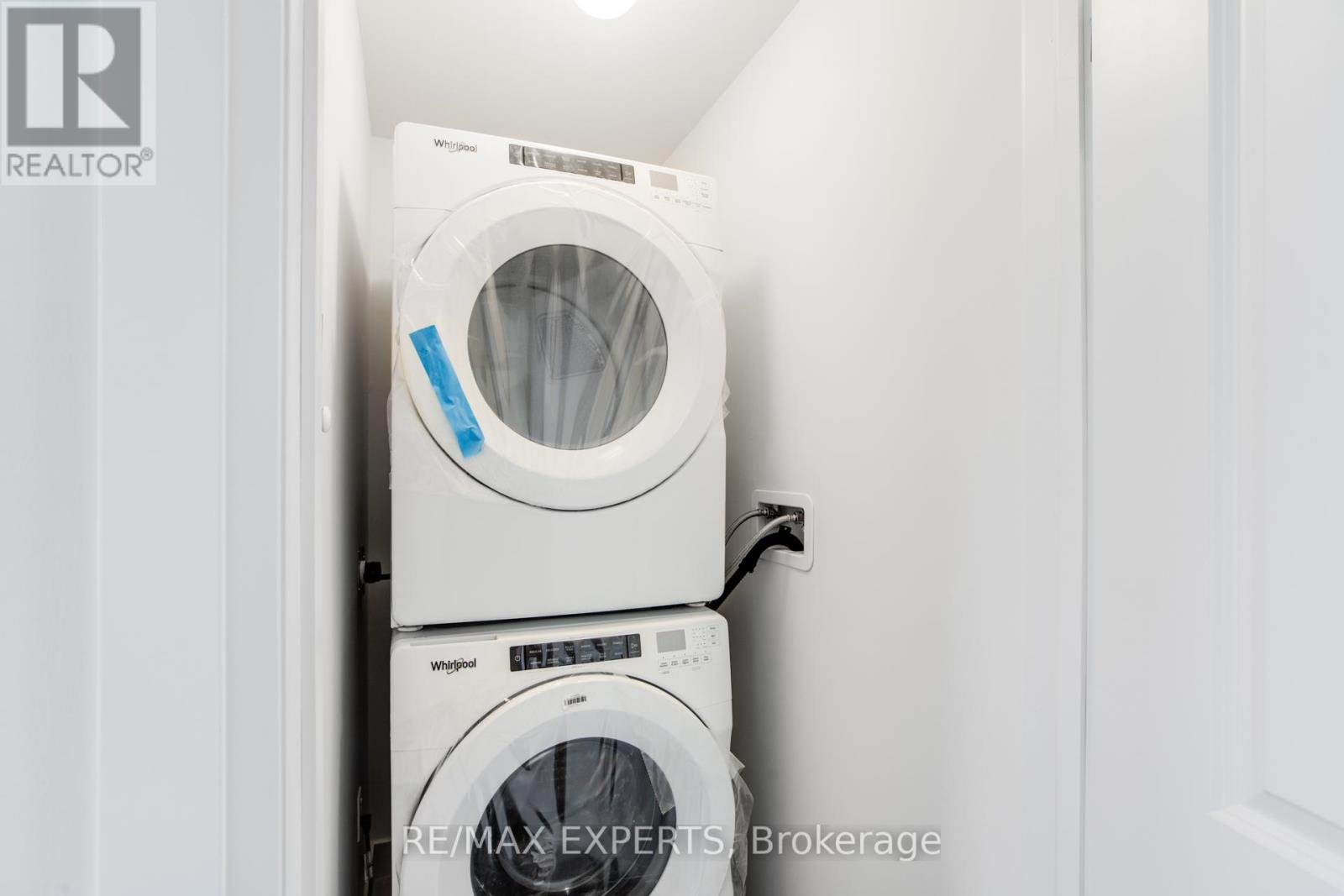 57 Creekbank Road, Toronto, Ontario  M6L 0A3 - Photo 7 - W12855990