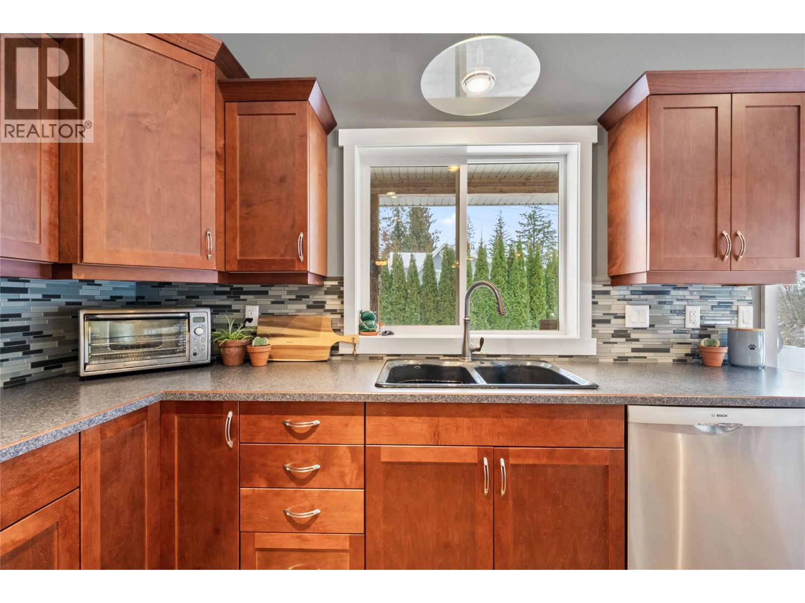 3751 65 Avenue Nw, Salmon Arm, British Columbia  V1E 3A5 - Photo 13 - 10370382