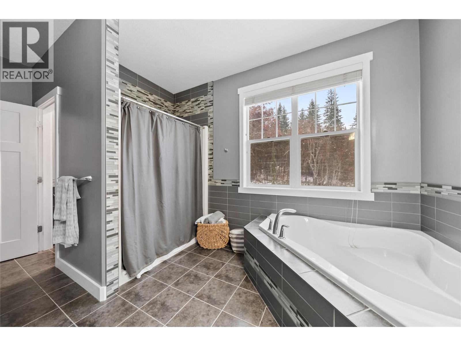 3751 65 Avenue Nw, Salmon Arm, British Columbia  V1E 3A5 - Photo 28 - 10370382