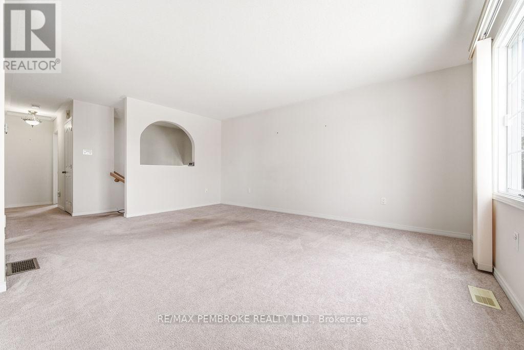 614 Weston Street, Pembroke, Ontario  K8A 3Y7 - Photo 10 - X12856040