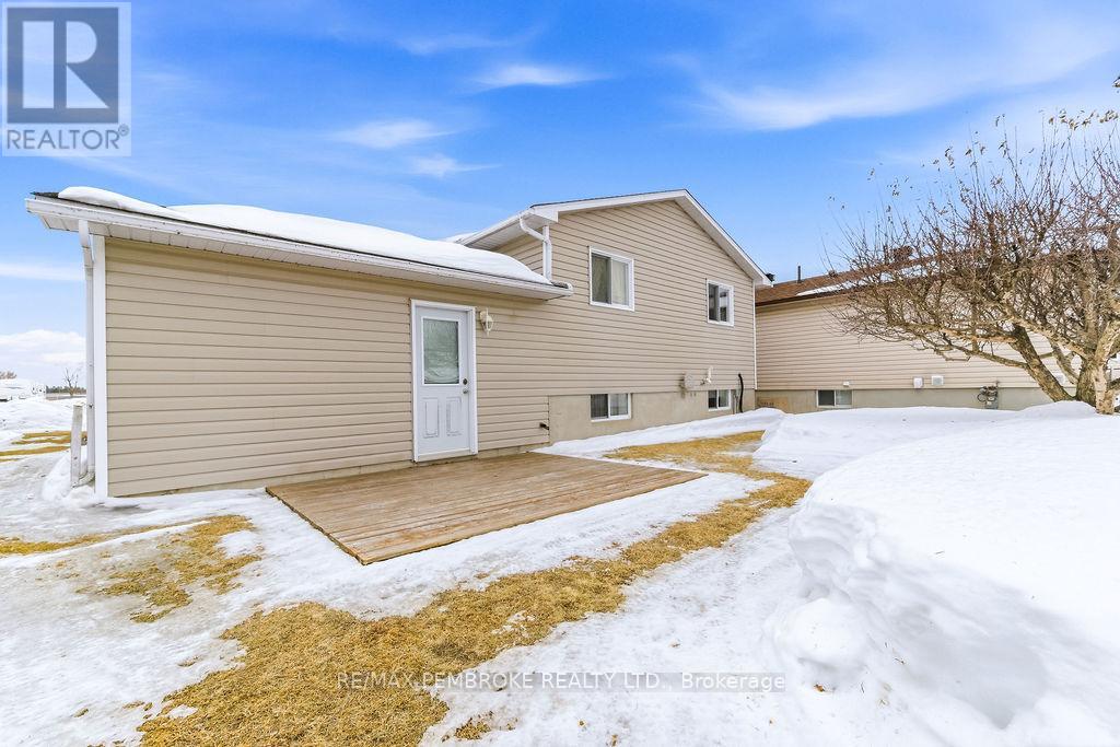 614 Weston Street, Pembroke, Ontario  K8A 3Y7 - Photo 3 - X12856040