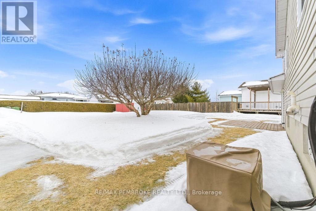 614 Weston Street, Pembroke, Ontario  K8A 3Y7 - Photo 4 - X12856040
