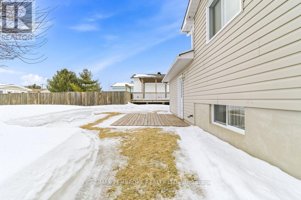614 Weston Street, Pembroke, Ontario  K8A 3Y7 - Photo 5 - X12856040