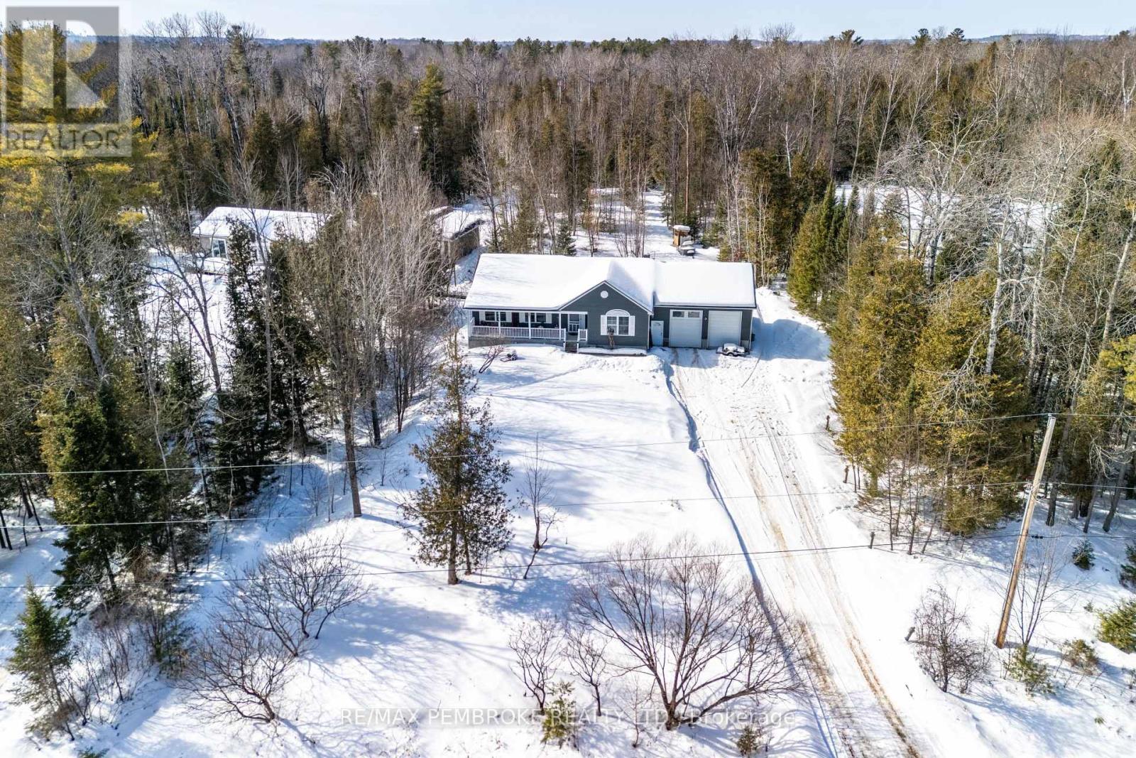 625 Forest Park Road, Laurentian Valley, Ontario  K8A 6W2 - Photo 3 - X12856154