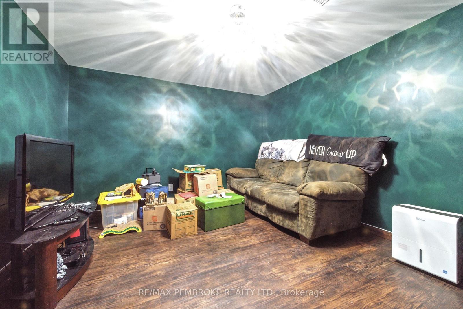 625 Forest Park Road, Laurentian Valley, Ontario  K8A 6W2 - Photo 30 - X12856154