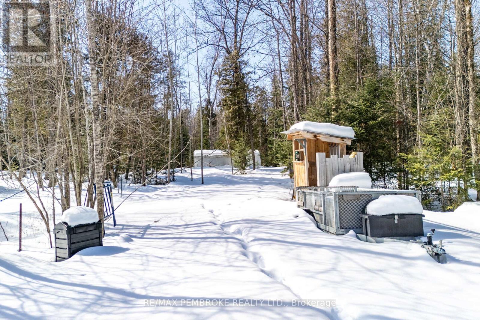 625 Forest Park Road, Laurentian Valley, Ontario  K8A 6W2 - Photo 31 - X12856154