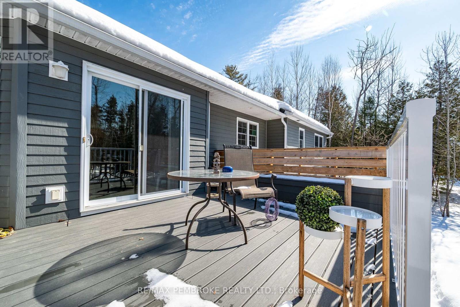 625 Forest Park Road, Laurentian Valley, Ontario  K8A 6W2 - Photo 37 - X12856154