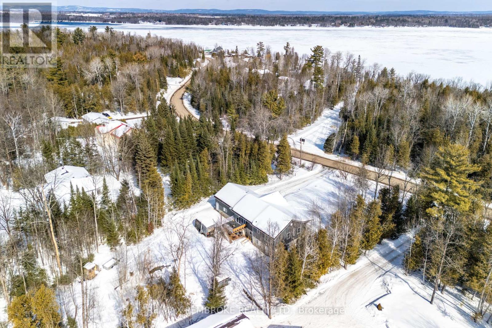 625 Forest Park Road, Laurentian Valley, Ontario  K8A 6W2 - Photo 38 - X12856154