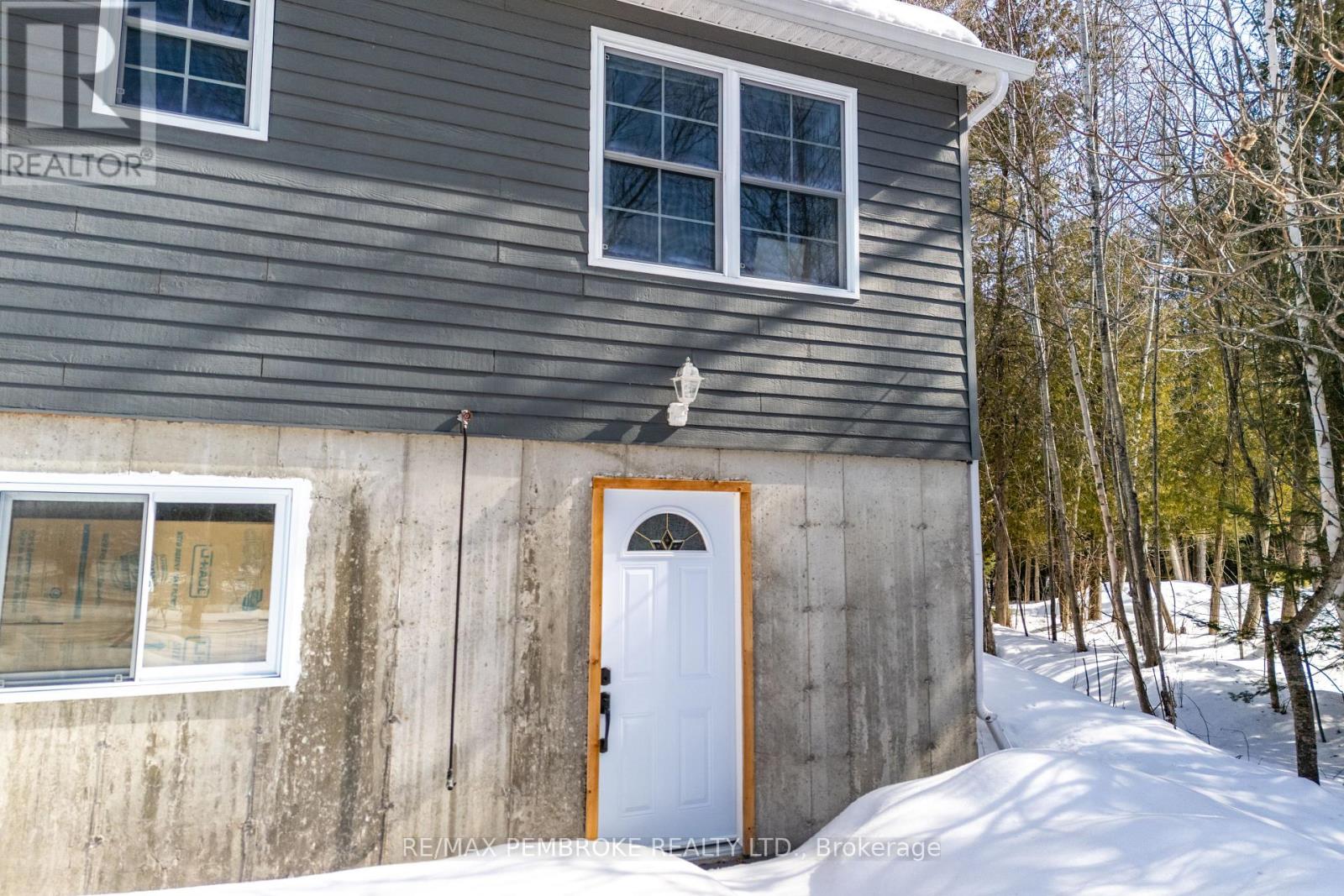 625 Forest Park Road, Laurentian Valley, Ontario  K8A 6W2 - Photo 39 - X12856154