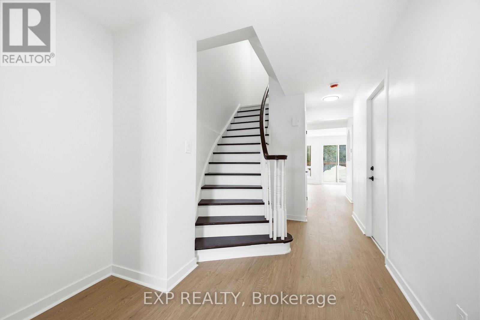 74 Shearer Crescent, Ottawa, Ontario  K2L 3N1 - Photo 4 - X12856006