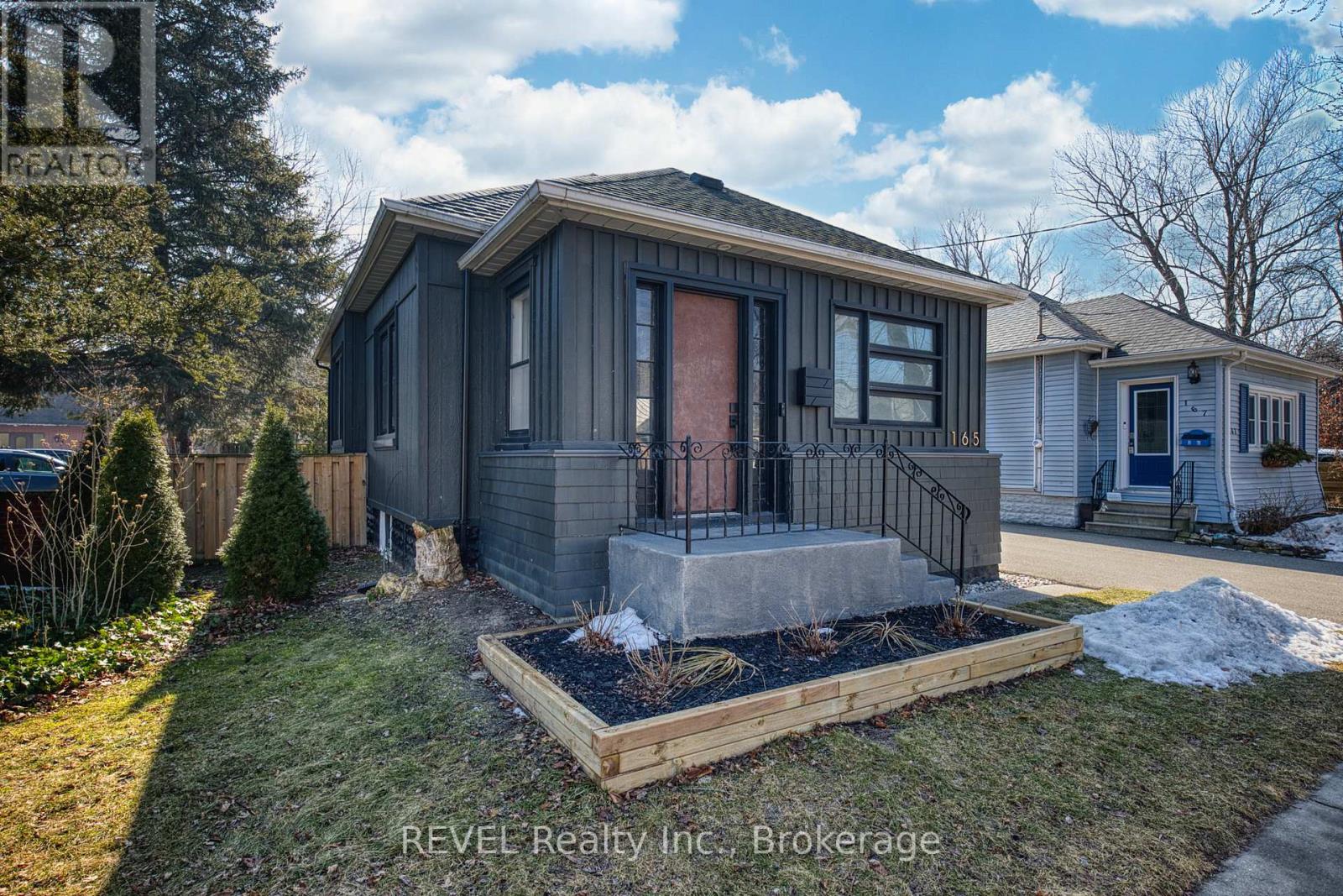 165 Main Street, St. Catharines, Ontario  L2N 4V6 - Photo 2 - X12856038