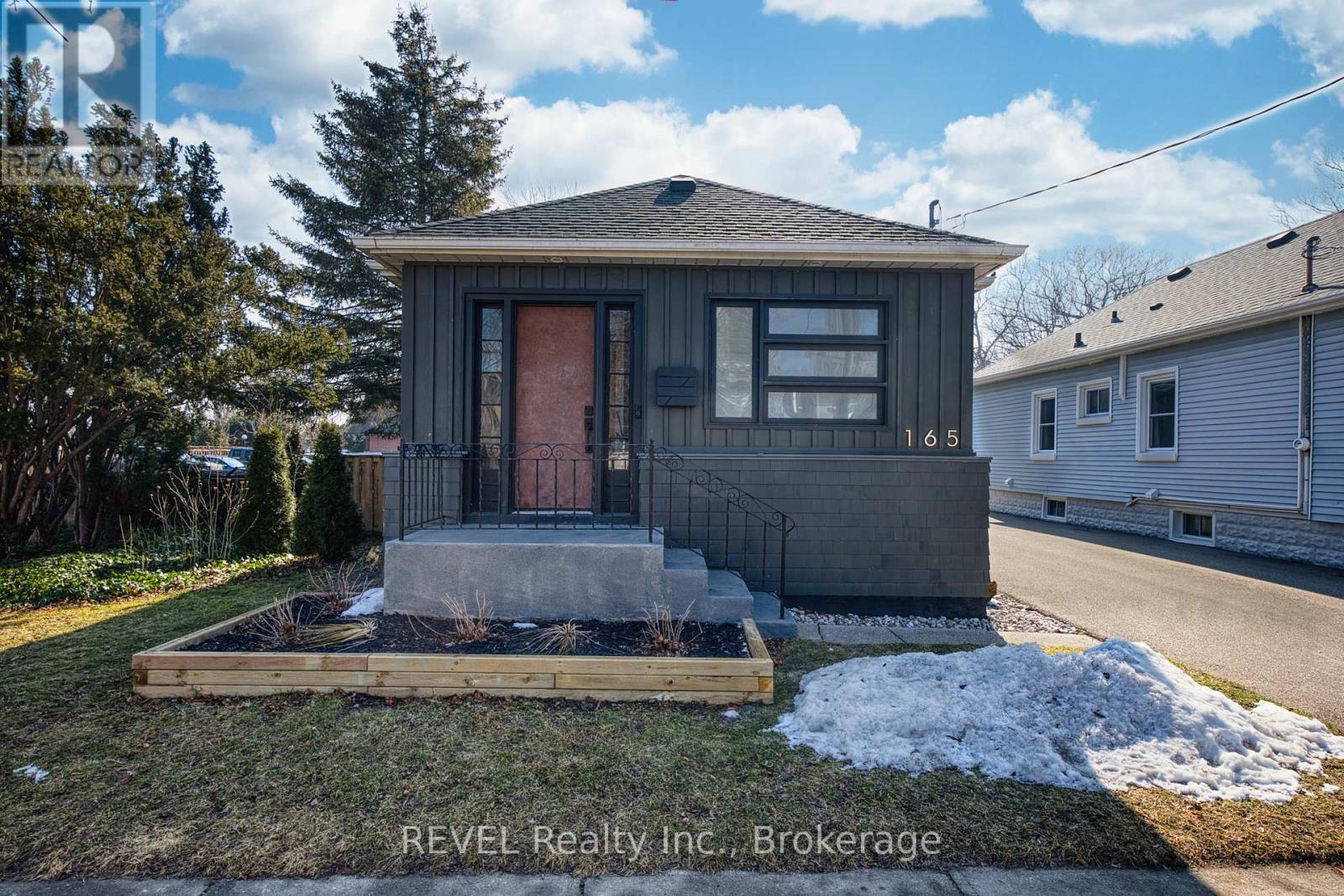 165 Main Street, St. Catharines, Ontario  L2N 4V6 - Photo 3 - X12856038