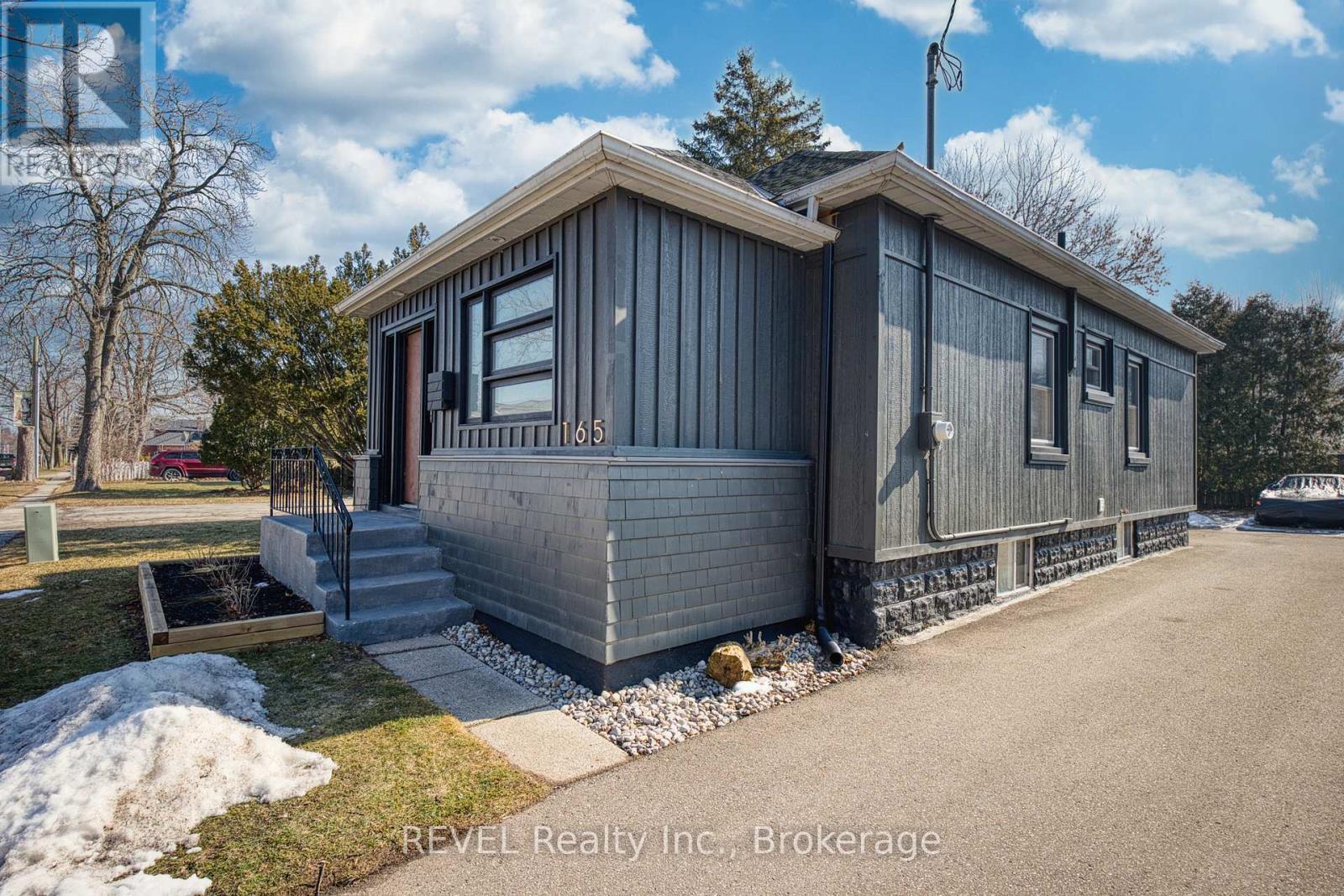 165 Main Street, St. Catharines, Ontario  L2N 4V6 - Photo 4 - X12856038