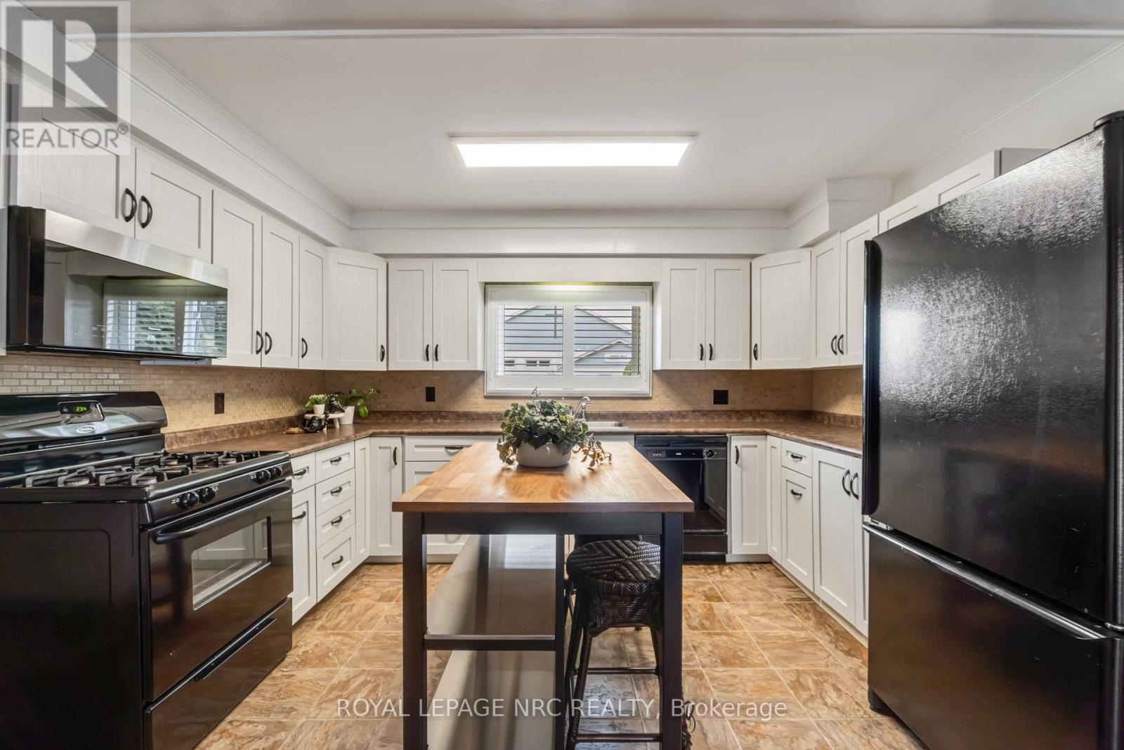 4049 Victoria Road, Fort Erie (Crystal Beach), Ontario  L0S 1B0 - Photo 12 - X12856100