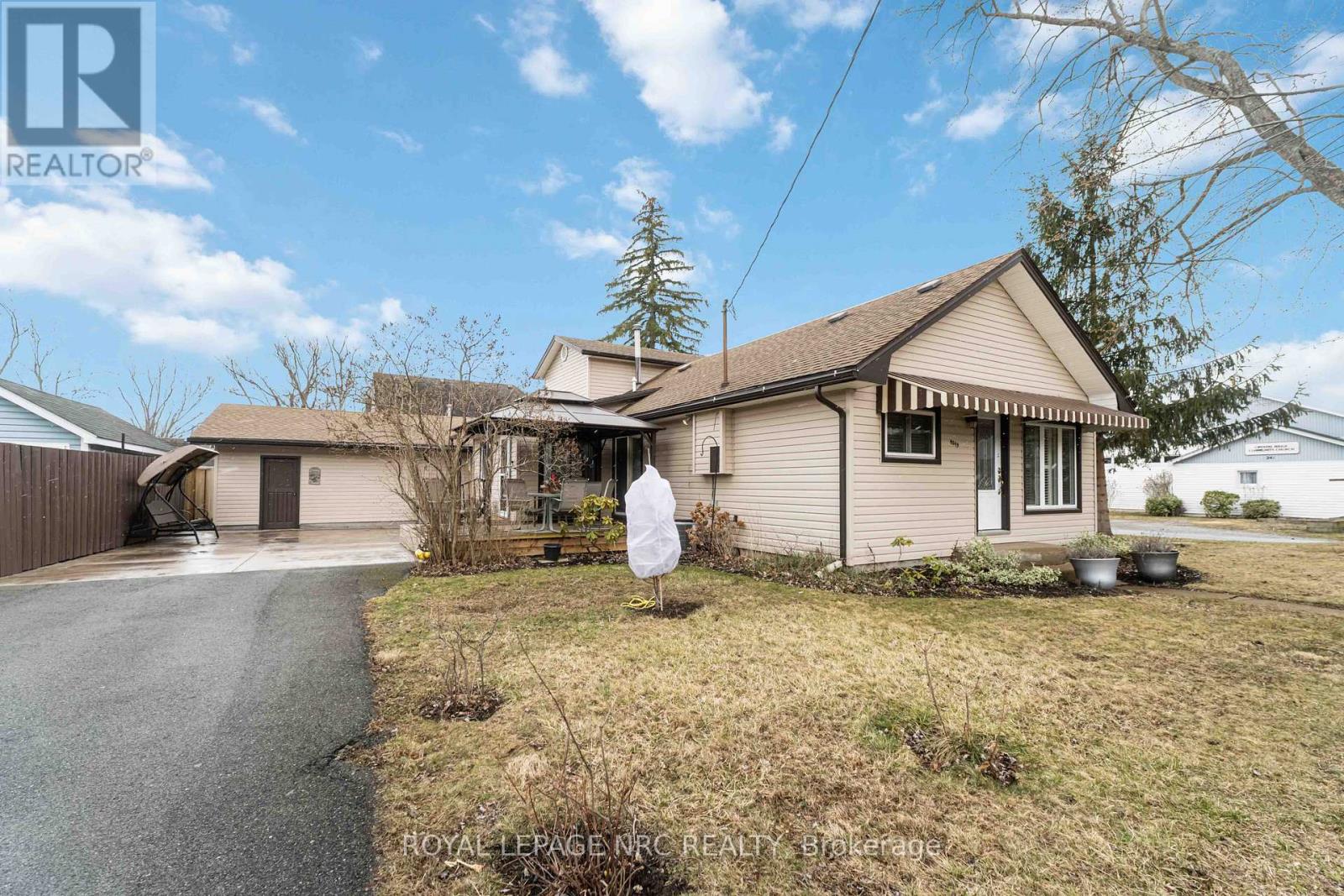 4049 Victoria Road, Fort Erie (Crystal Beach), Ontario  L0S 1B0 - Photo 2 - X12856100