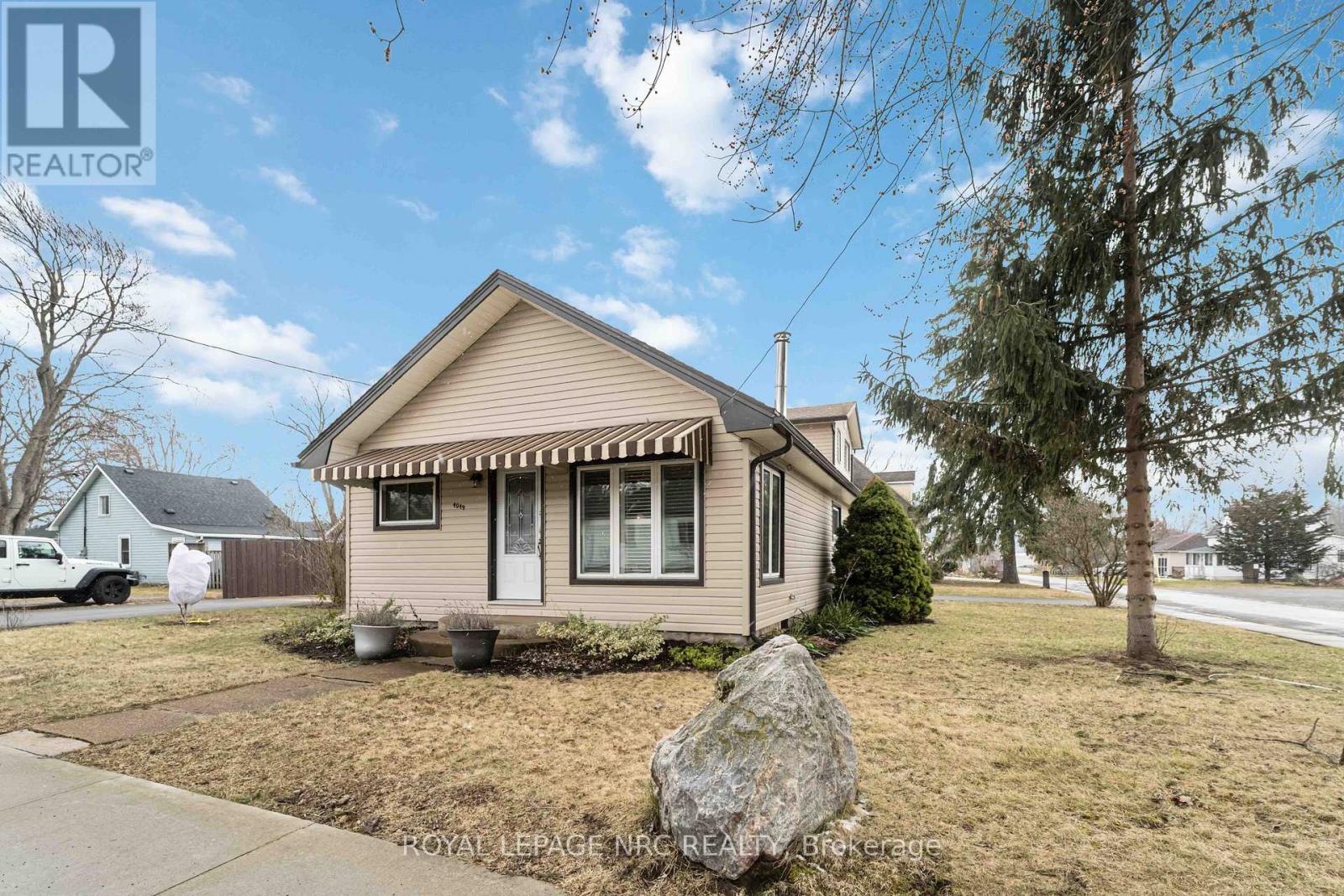 4049 Victoria Road, Fort Erie (Crystal Beach), Ontario  L0S 1B0 - Photo 3 - X12856100