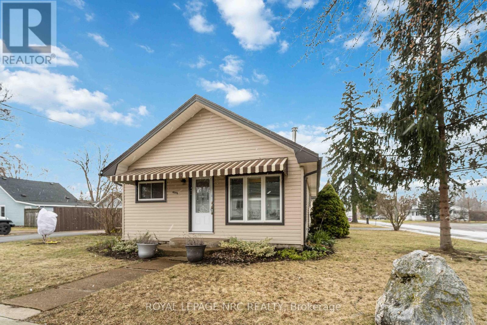 4049 Victoria Road, Fort Erie (Crystal Beach), Ontario  L0S 1B0 - Photo 5 - X12856100
