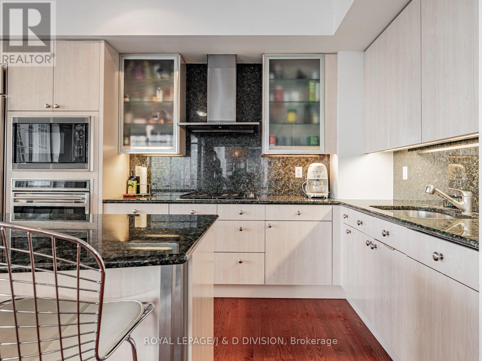 3402 - 18 Yorkville Avenue, Toronto, Ontario  M4W 3Y8 - Photo 7 - C12855244