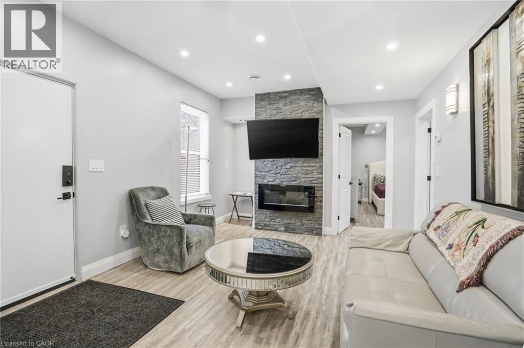 4733 River Road Unit# Upper, Niagara Falls, Ontario  L2E 3G3 - Photo 2 - 40810163