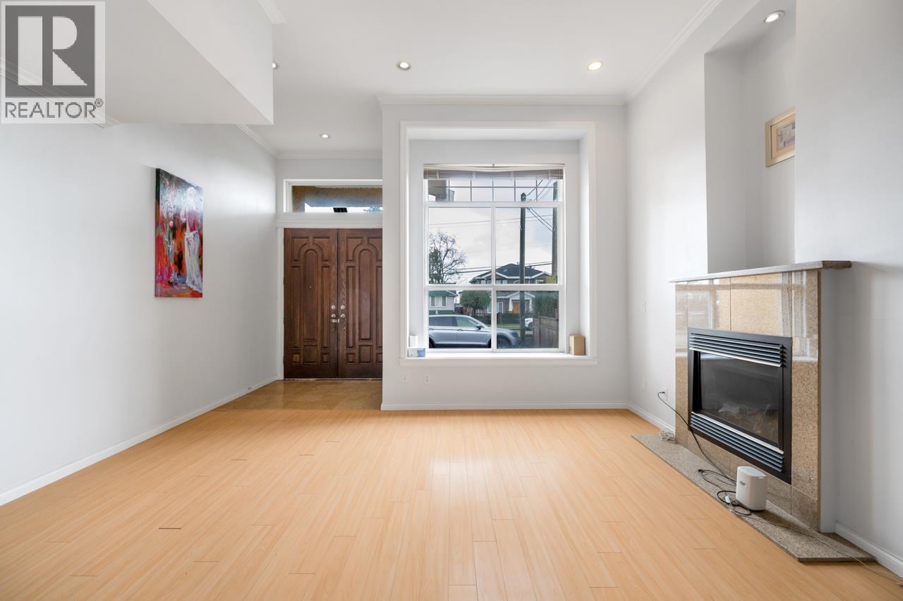 5898 Rumble Street, Burnaby, British Columbia  V5J 2C6 - Photo 4 - R3096915