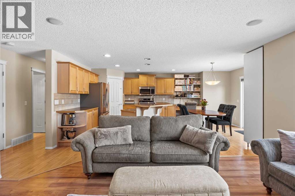 83 Cougarstone Way Sw, Calgary, Alberta  T3H 4Z6 - Photo 7 - A2289157