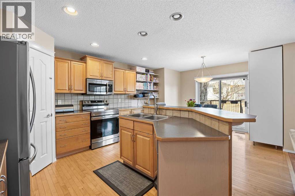 83 Cougarstone Way Sw, Calgary, Alberta  T3H 4Z6 - Photo 14 - A2289157