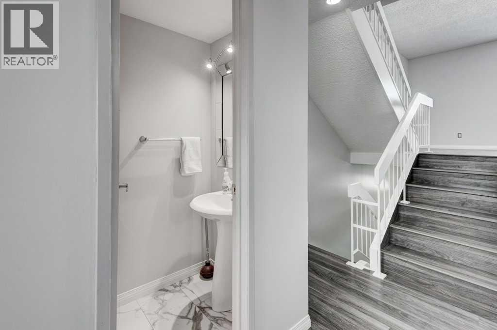 324 Brae Glen Road Sw, Calgary, Alberta  T2W 1B6 - Photo 14 - A2290619