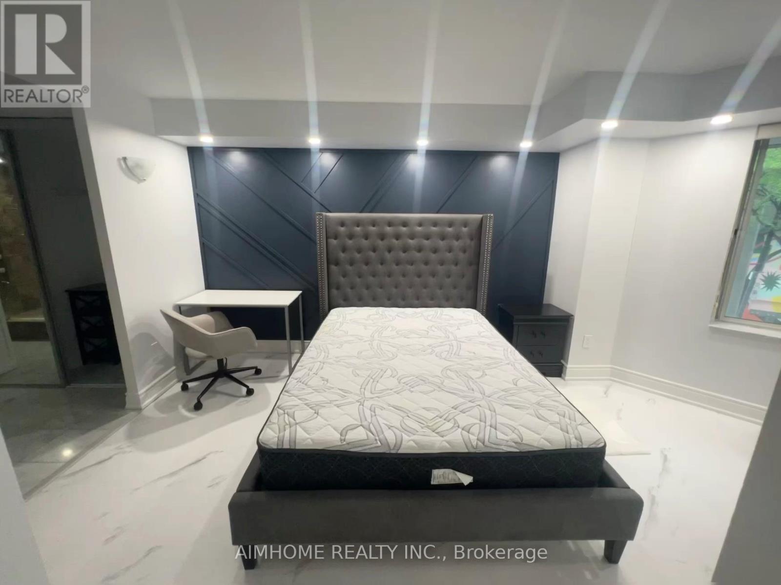 207 - 33 University Avenue, Toronto, Ontario  M5J 2S7 - Photo 2 - C12856084