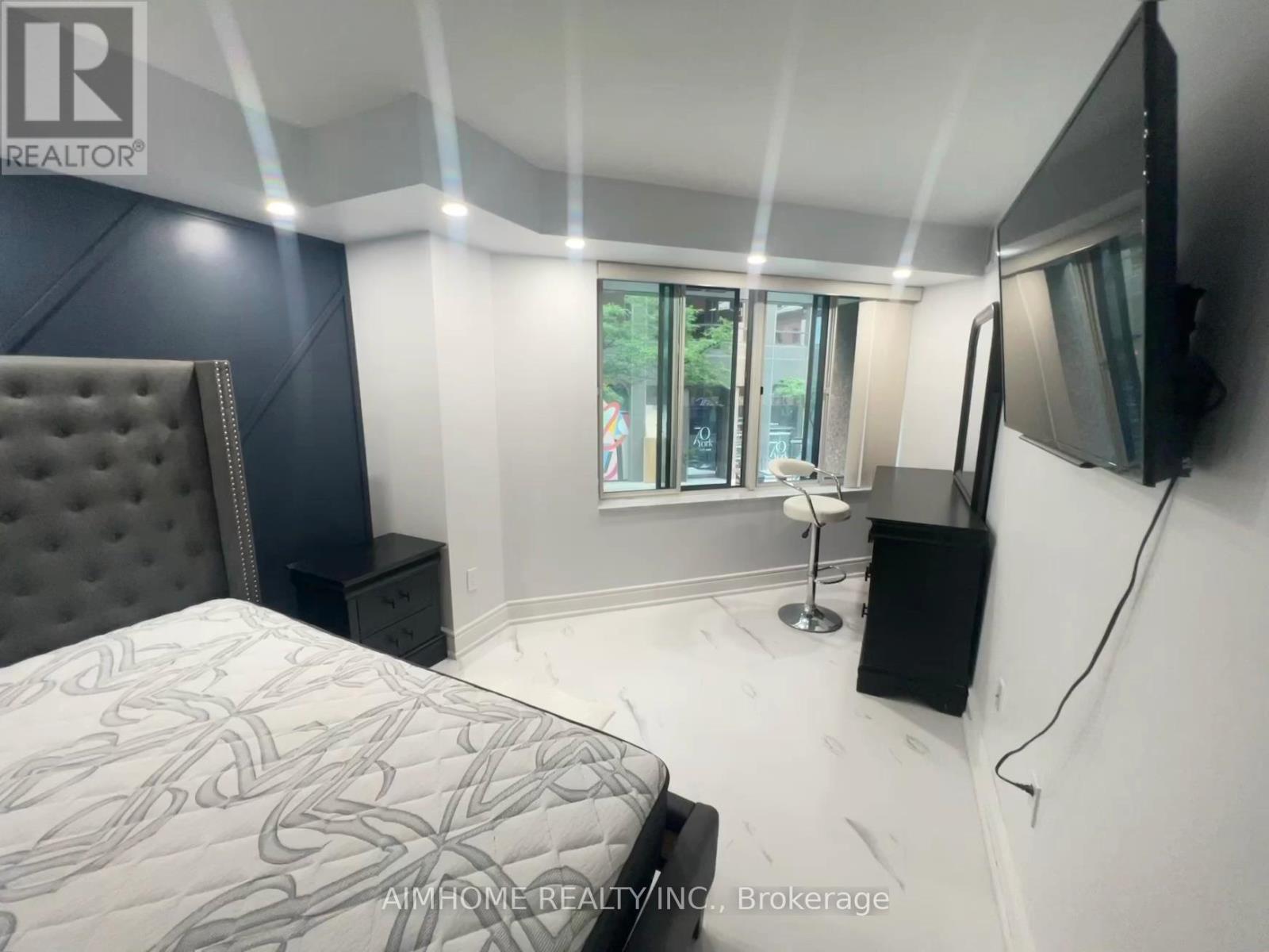 207 - 33 University Avenue, Toronto, Ontario  M5J 2S7 - Photo 4 - C12856084