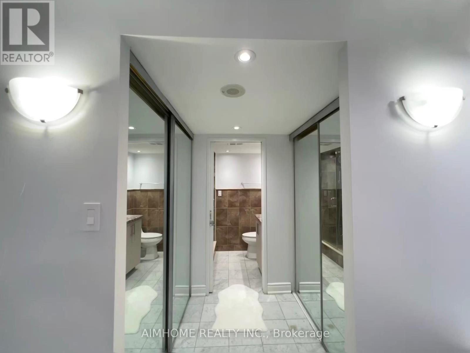 207 - 33 University Avenue, Toronto, Ontario  M5J 2S7 - Photo 5 - C12856084