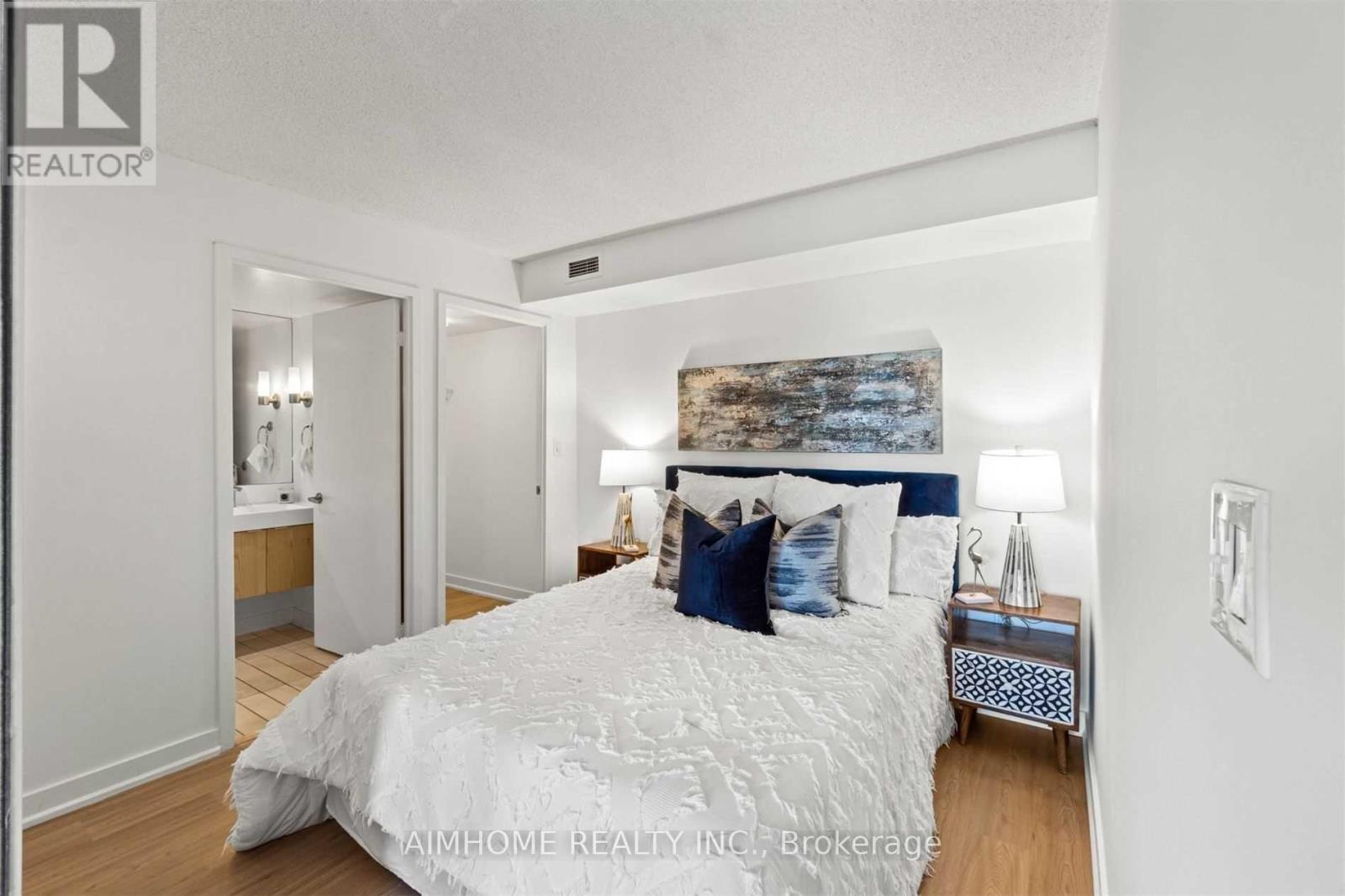 4511 - 25 Telegram Mews, Toronto, Ontario  M5V 3Z1 - Photo 4 - C12856116