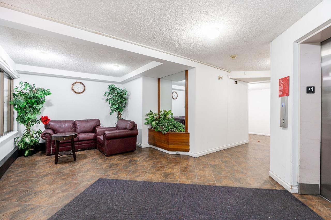 203 10680 151a Street, Surrey, British Columbia  V3R 8T4 - Photo 3 - R3097061