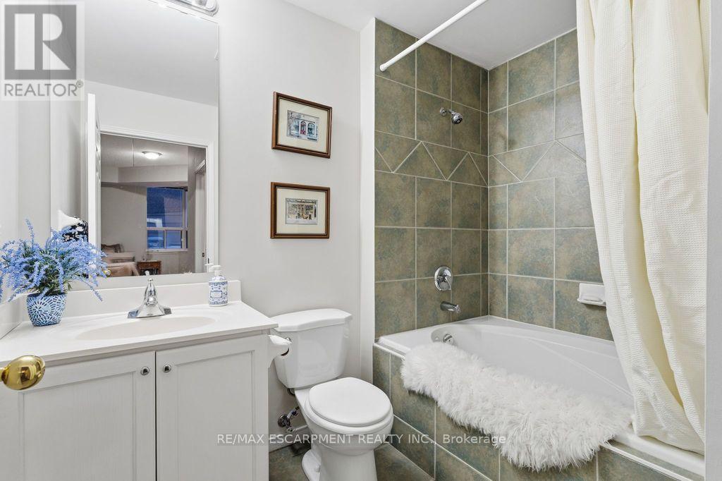 208 - 2085 Amherst Heights Drive, Burlington (Brant Hills), Ontario  L7P 5C2 - Photo 4 - W12706320