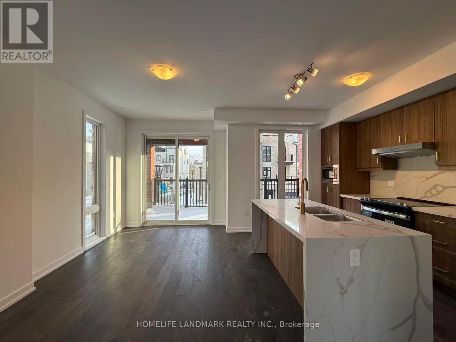 53 Jefferson Side Road, Richmond Hill, Ontario  L4E 1M1 - Photo 4 - N12856108