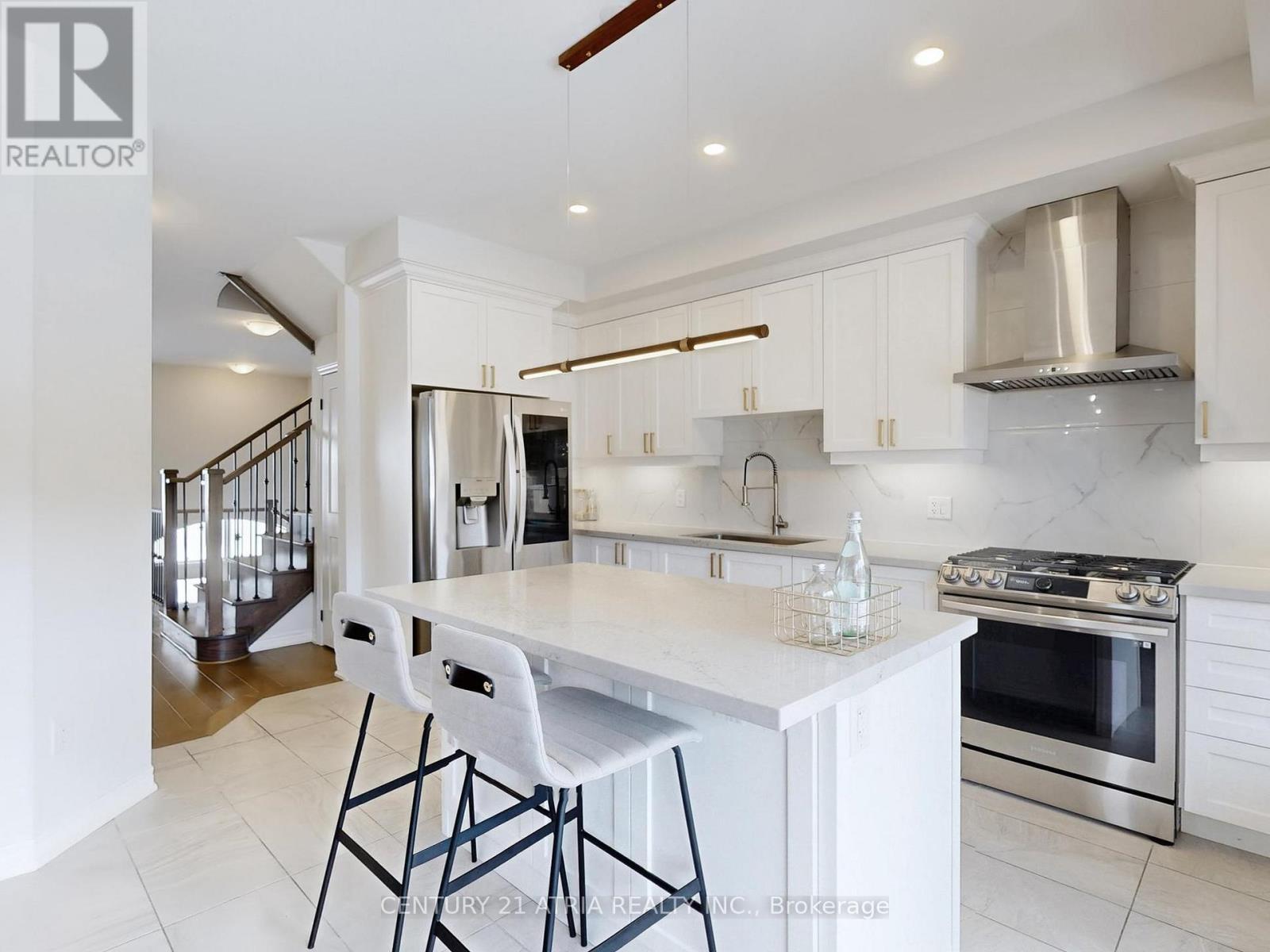 46 Campobello Street, Vaughan (Patterson), Ontario  L6A 5B3 - Photo 6 - N12856128