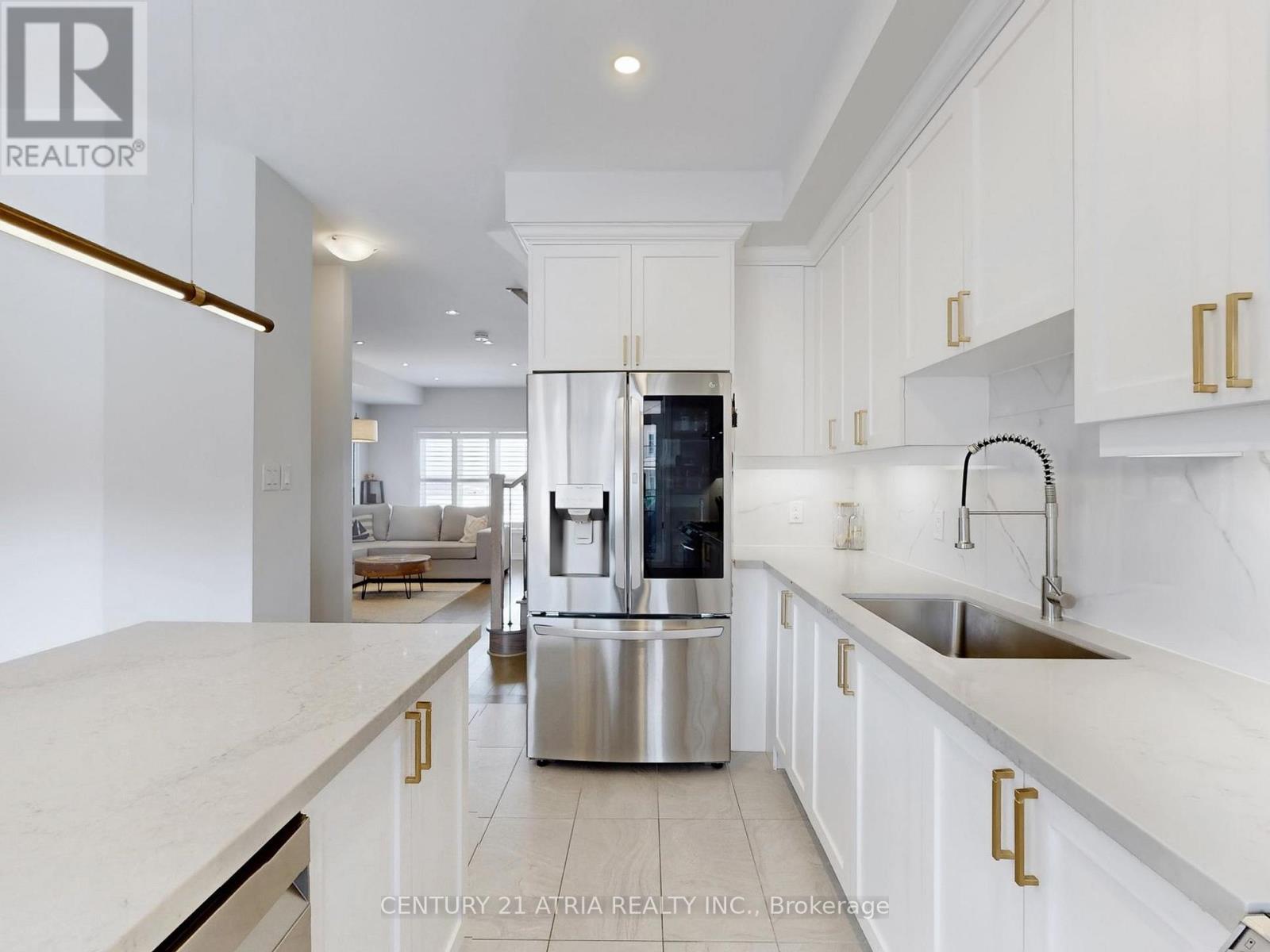 46 Campobello Street, Vaughan (Patterson), Ontario  L6A 5B3 - Photo 8 - N12856128