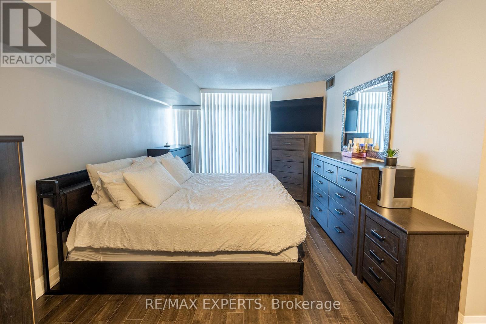 1708 - 3 Rowntree Road, Toronto, Ontario  M9V 5G8 - Photo 13 - W12856000