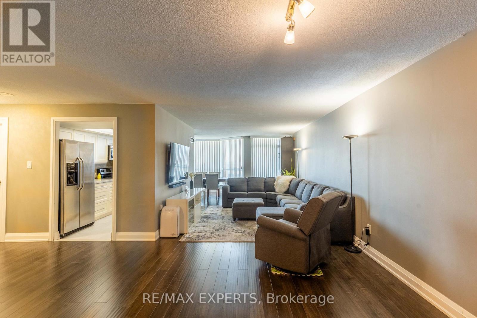1708 - 3 Rowntree Road, Toronto, Ontario  M9V 5G8 - Photo 3 - W12856000